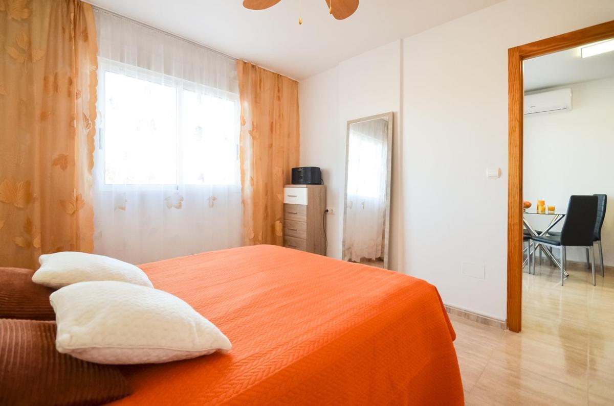 Schoene Wohnung Mit Pool , Wi-Fi Und Privat Garage Торрев'єха Екстер'єр фото