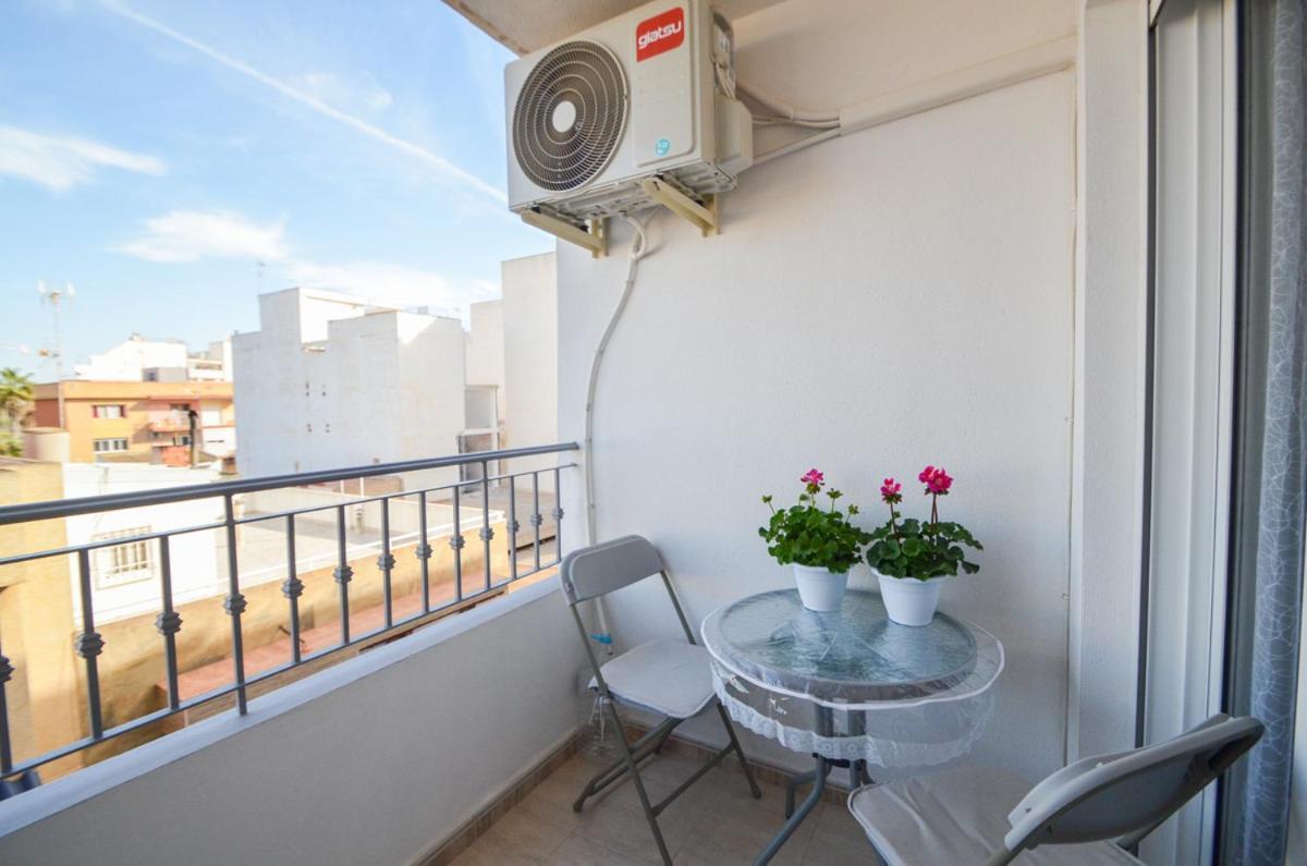 Schoene Wohnung Mit Pool , Wi-Fi Und Privat Garage Торрев'єха Екстер'єр фото